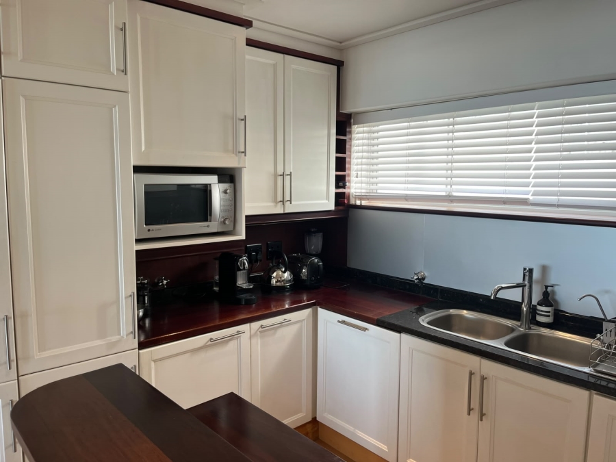 To Let 2 Bedroom Property for Rent in Bantry Bay Western Cape